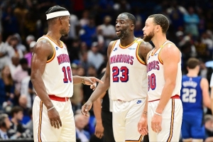 霍福德：格林是我們的領(lǐng)袖 然后庫里和巴特勒也是 我會(huì)向他們學(xué)習(xí)