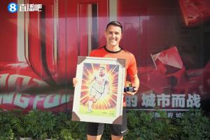 直播吧中超最佳|周定洋：成都有最好的球迷 愛吃麻婆豆腐和干拌面