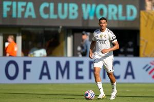 舒梅切爾：阿諾德應當作英雄歡迎歸來，卡拉格：球迷有權表達憤怒