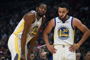 杜庫未來誰進歷史前十？楊毅：現(xiàn)在他倆都進不了 但關(guān)鍵球我選KD