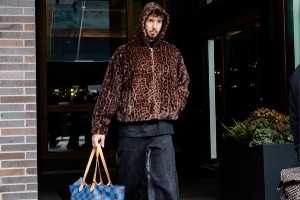 【今日NBA球員穿搭】申京豹紋外套 科塔騷粉上衣 迪文一身高級(jí)灰