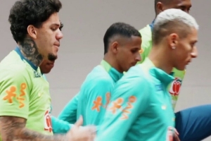 巴西隊在阿森納訓(xùn)練中心進(jìn)行訓(xùn)練，將在酋長球場對陣塞內(nèi)加爾