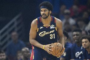 防不了！哈克斯補防阿倫扣籃無果 自己還摔倒