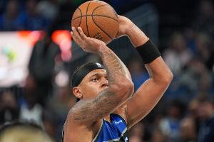 手感還不錯！班凱羅半場10中6拿到16分3板3助