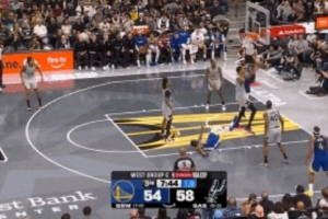 你是真送啊！追夢籃下連續(xù)強(qiáng)攻 被文班亞馬一頓火鍋伺候