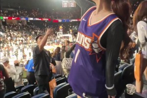 甜不辣現(xiàn)身中國(guó)賽現(xiàn)場(chǎng)，這身材還是那么頂啊