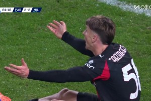 離譜空門不進(jìn)！薩56單刀過掉鈴木彩艷，絕佳空門竟然打高了！